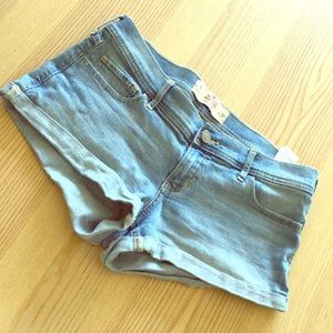 Sz 11 light wash cutoff jean short hollister